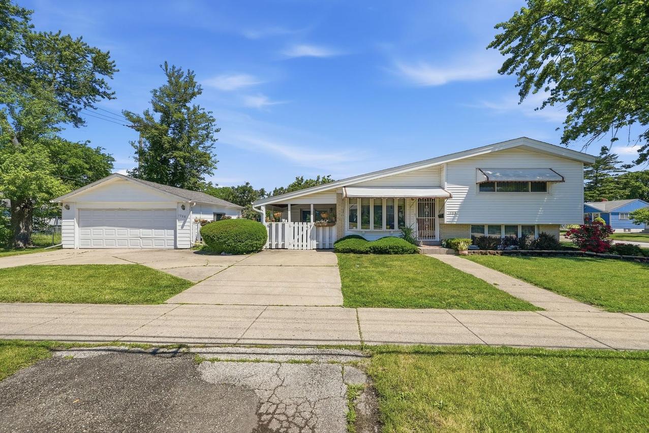 1988 E Touhy Ave., Des Plaines, IL 60018
