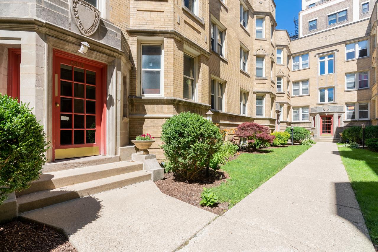 6819 N Lakewood Ave. #3E, Chicago, IL 60626