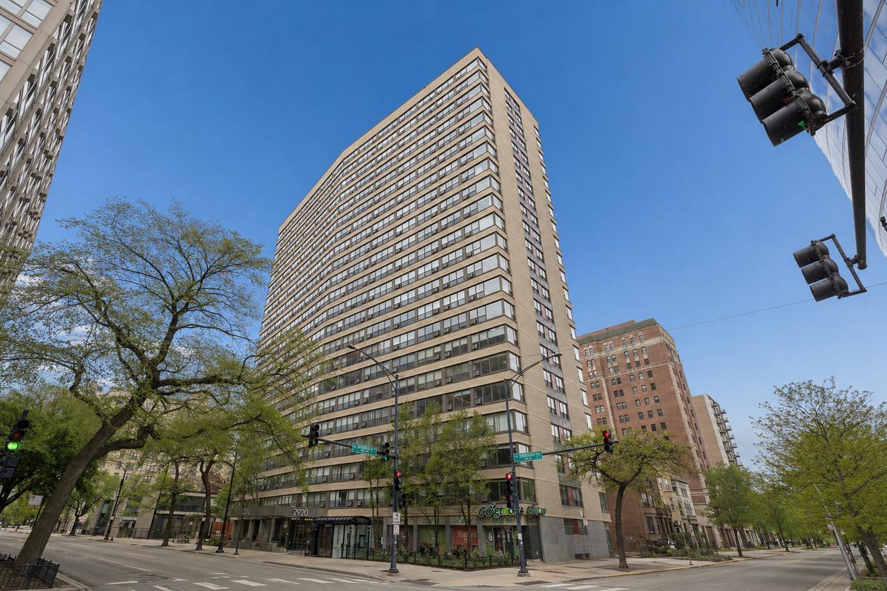 2930 N Sheridan Rd. #2006, Chicago, IL 60657