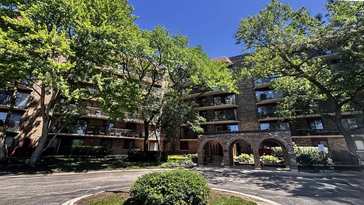 111 S Baybrook Dr. #612, Palatine, IL 60074