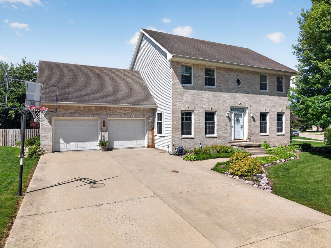 1101 Country Oak Dr., Ottawa, IL 61350