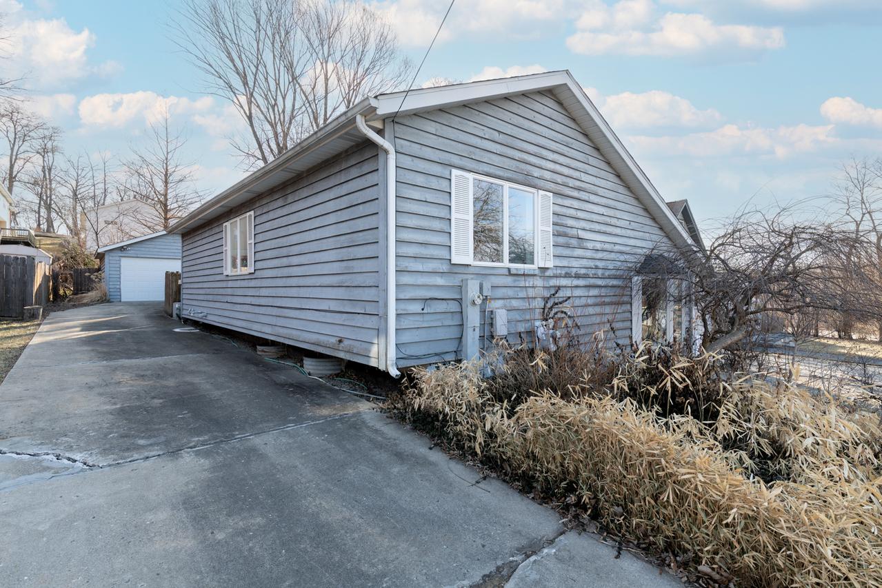 61 Highview Ave., Fox Lake, IL 60020