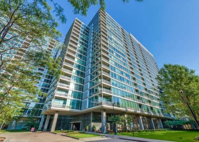 9655 Woods Dr. #515, Skokie, IL 60077