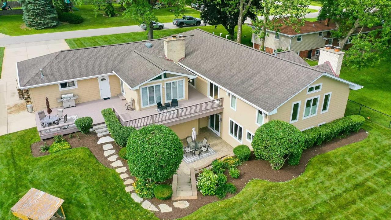 19W115 17th Pl., Lombard, IL 60148