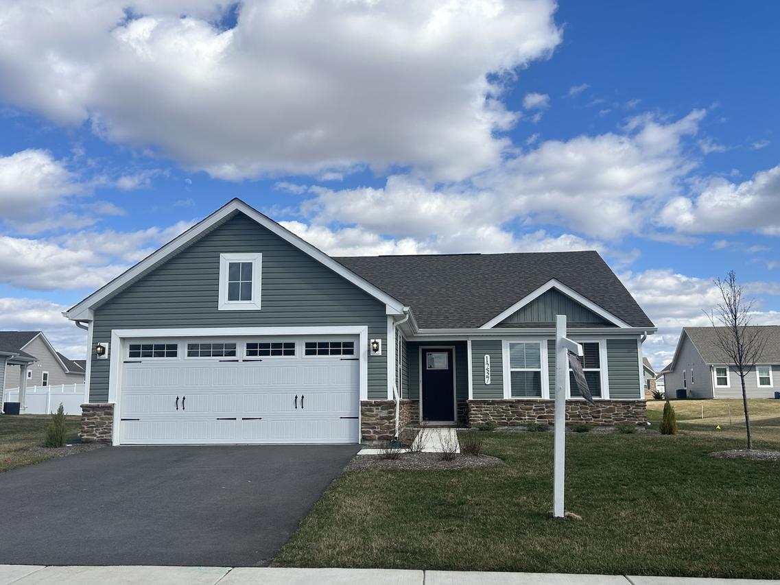 1237 Marigold Ln., Hampshire, IL 60140