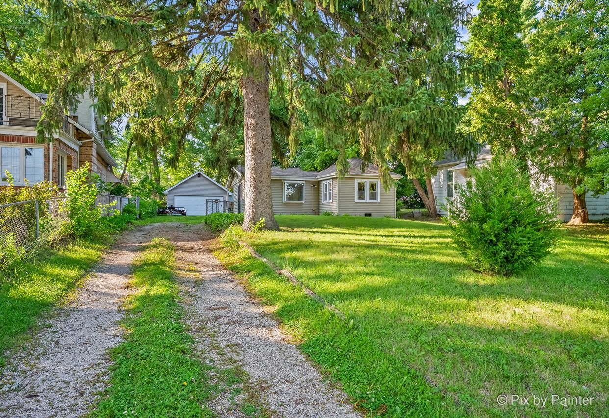 208 Opatrny Dr., Fox River Grove, IL 60021