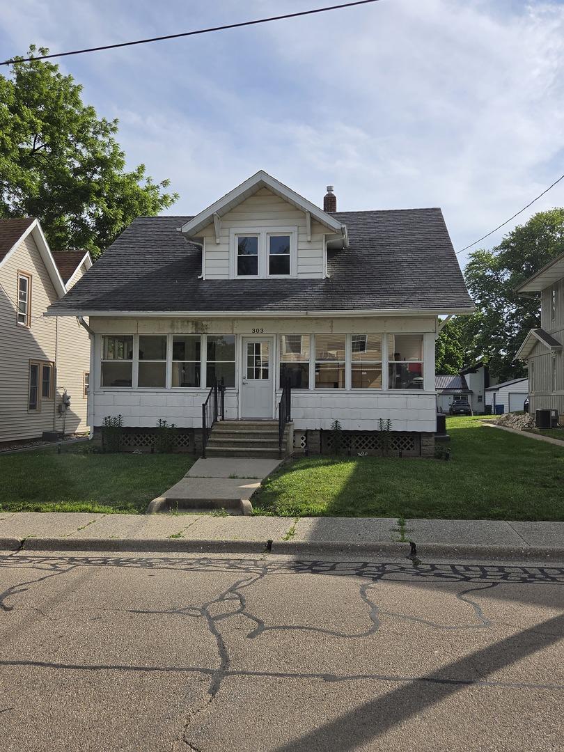 303 12th Ave., Sterling, IL 61081