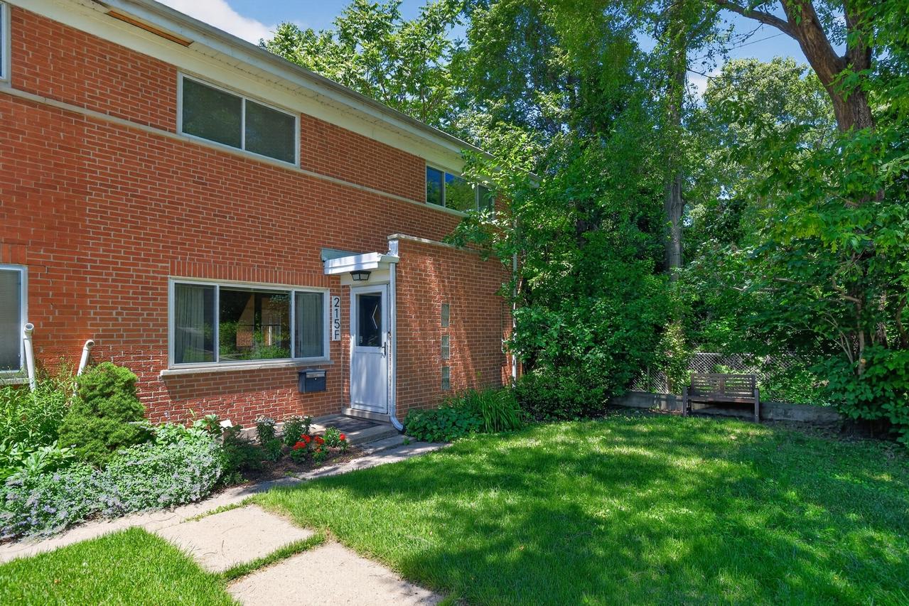 215 Dodge Ave. #F, Evanston, IL 60202