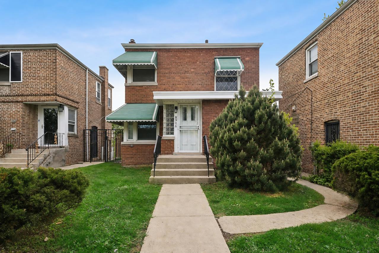 8906 S Crandon Ave., Chicago, IL 60617