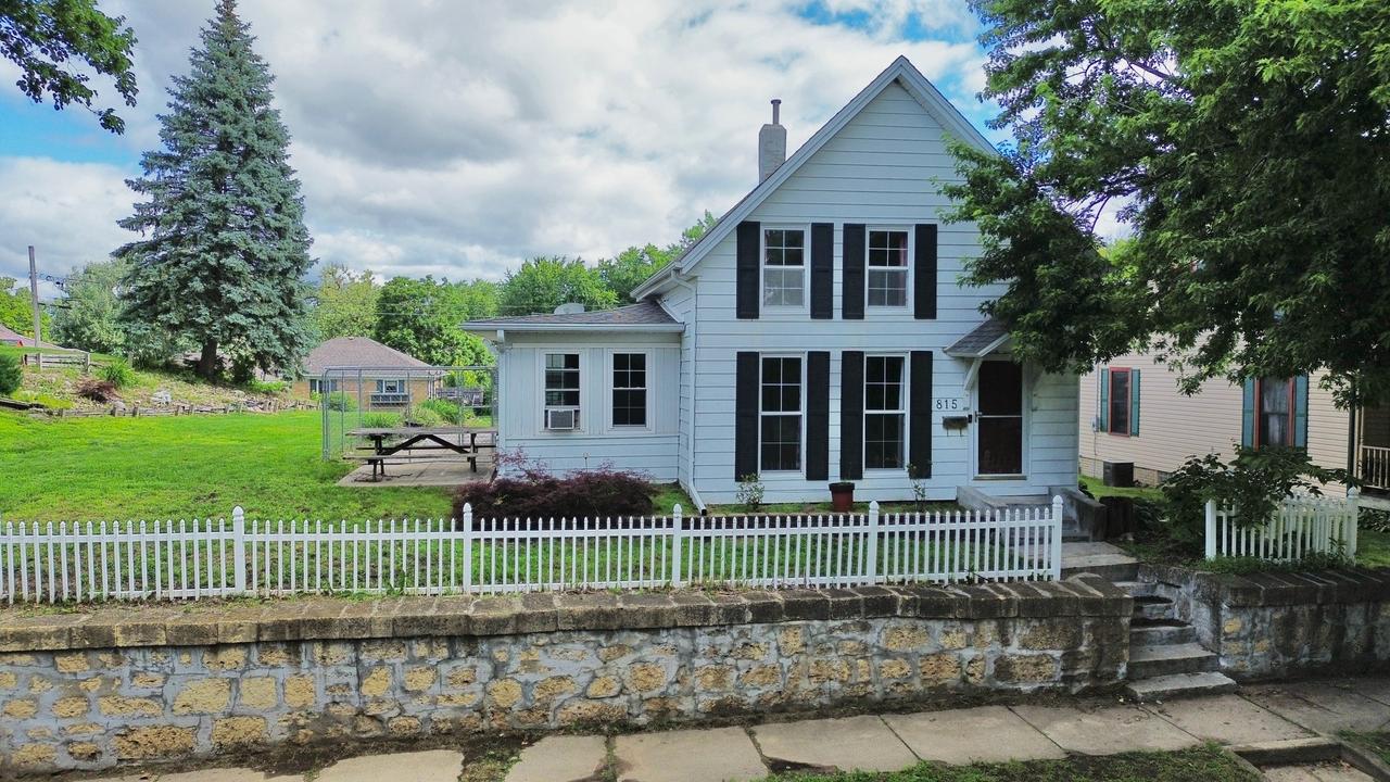 815 10th Ave., Fulton, IL 61252