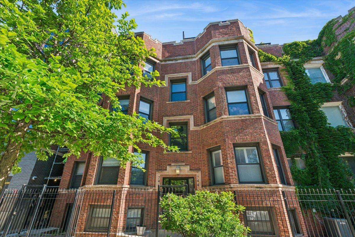 746 W Cornelia Ave. #1W, Chicago, IL 60657