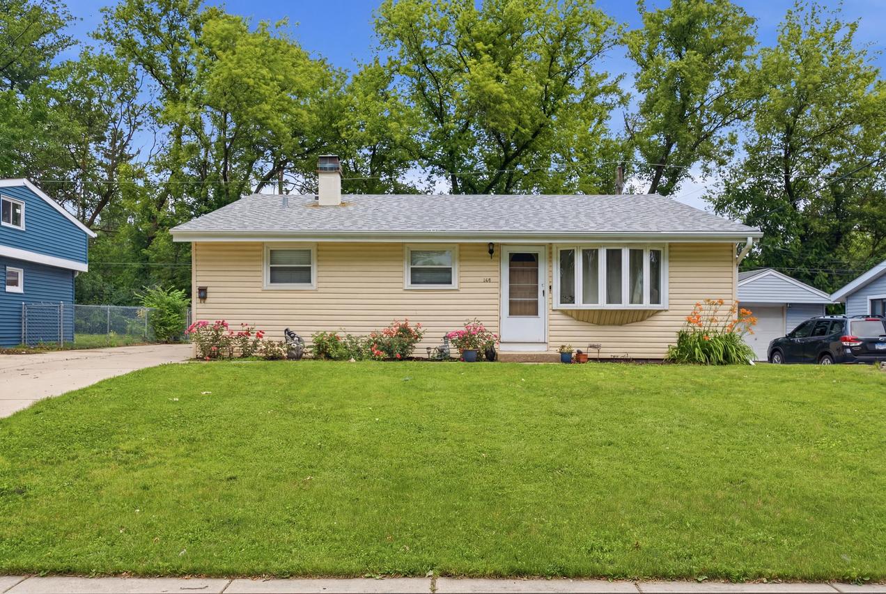 168 Sioux Ave., Carpentersville, IL 60110