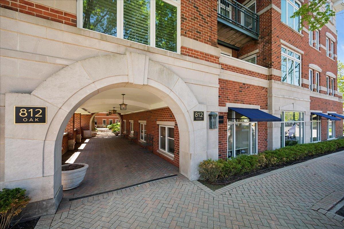 812 Oak St. #300, Winnetka, IL 60093