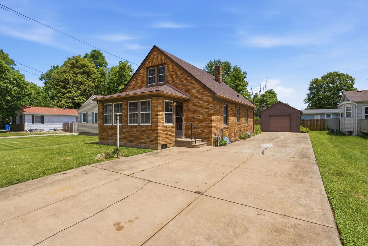 2202 44th St., Moline, IL 61265