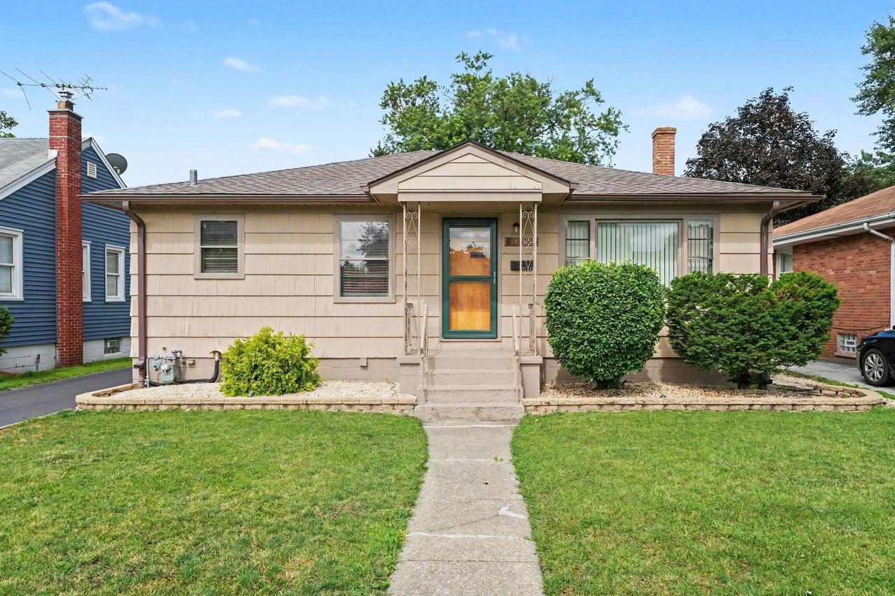 18338 Ridgewood Ave., Lansing, IL 60438