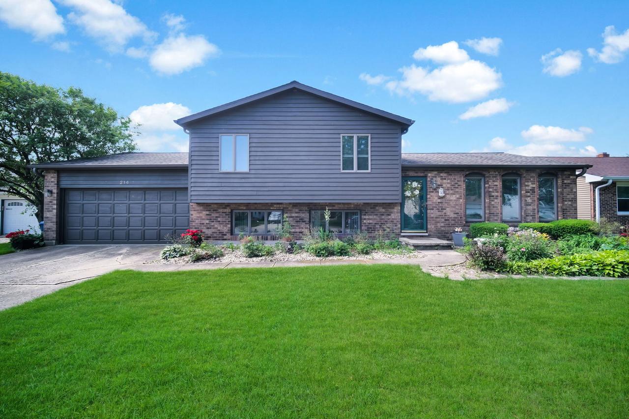 214 Concord Dr., Dekalb, IL 60115