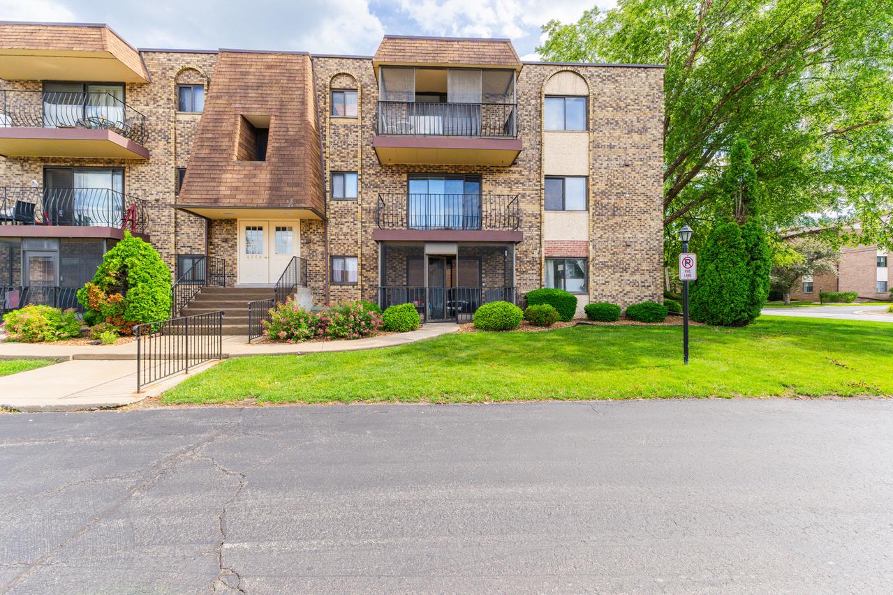 4959 134th Pl. #1A, Crestwood, IL 60418