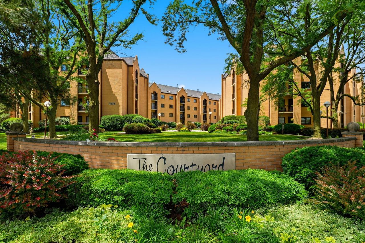 7420 W Lawrence Ave. #409, Harwood Heights, IL 60706