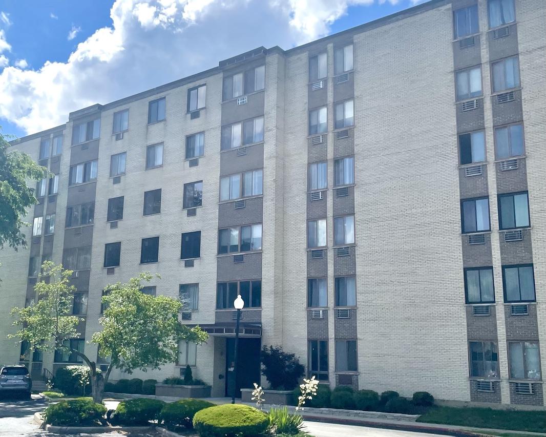 9720 S Pulaski Rd. #308, Oak Lawn, IL 60453