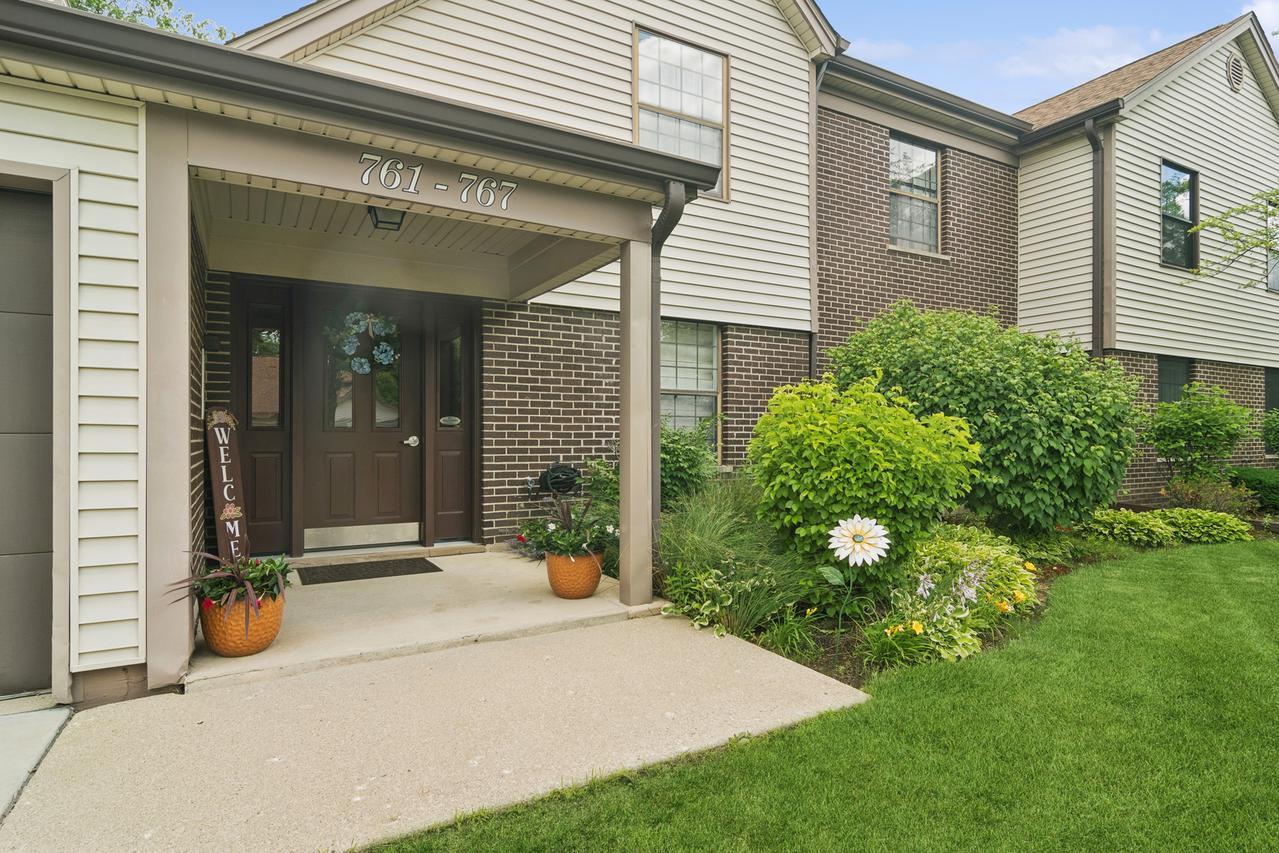 763 White Pine Rd. #5A2, Buffalo Grove, IL 60089