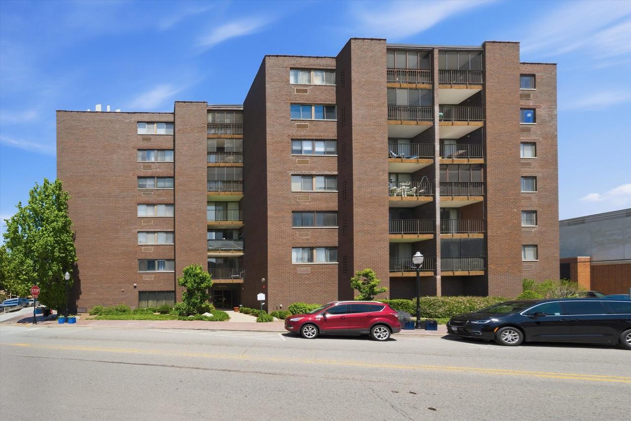 11 W Green St. #608, Bensenville, IL 60106