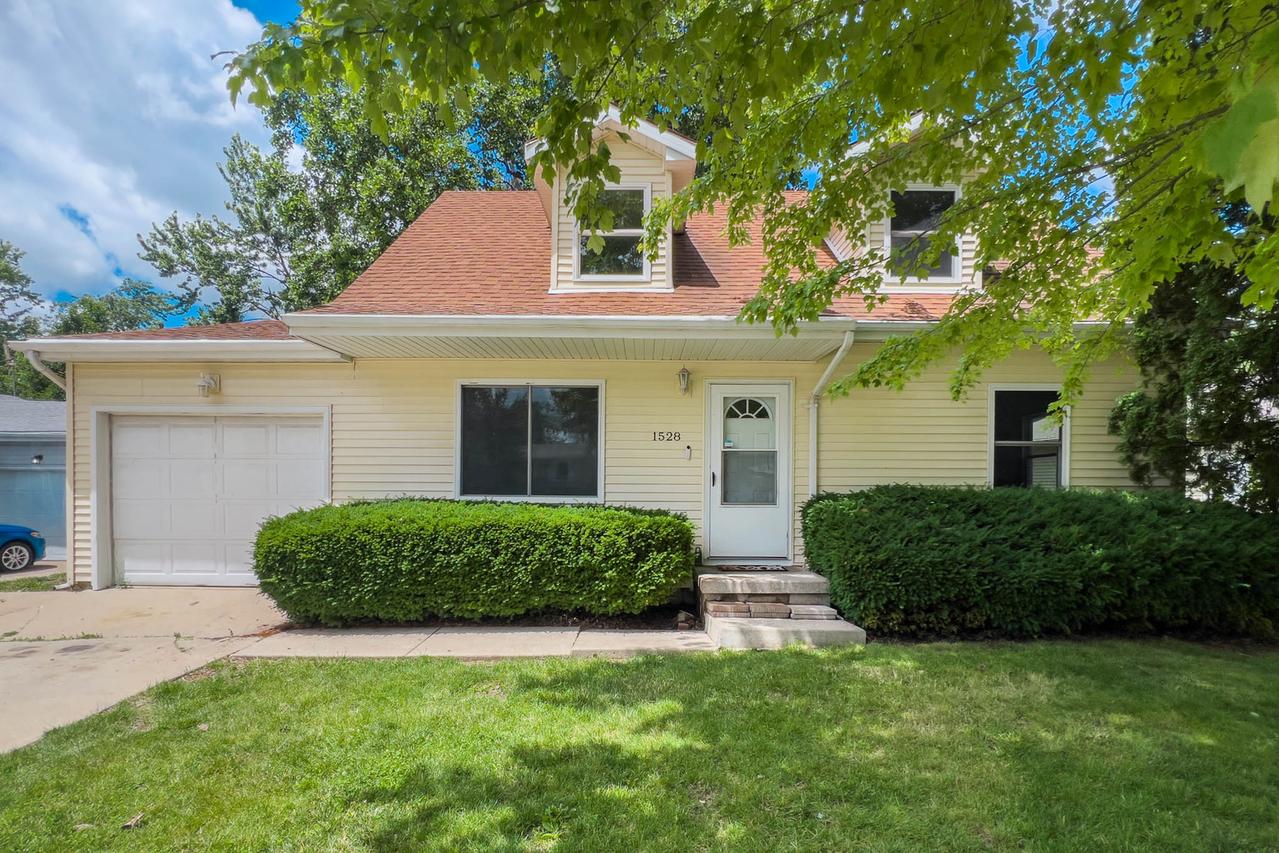 1528 N Hershey Rd., Bloomington, IL 61704