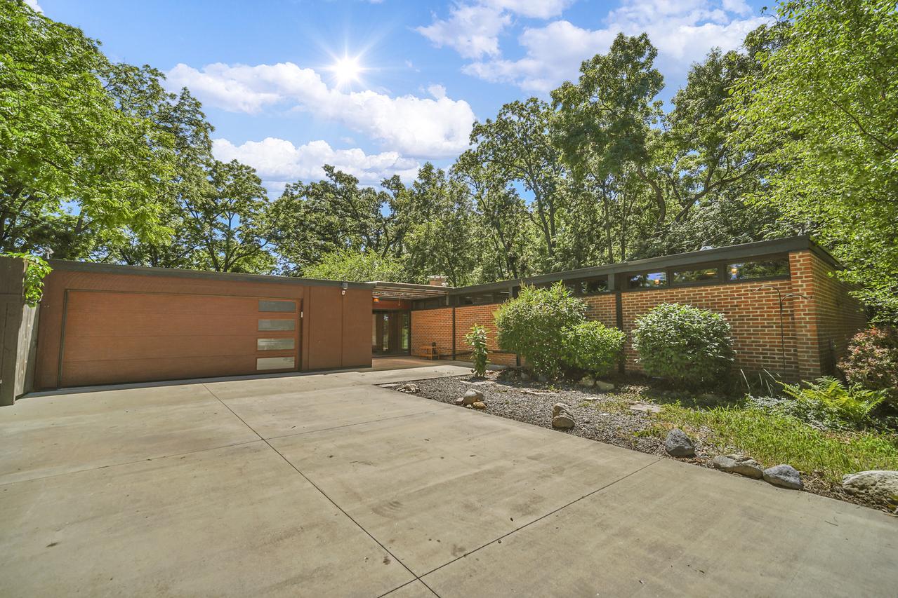 12N085 Wildmere Dr., Elgin, IL 60123