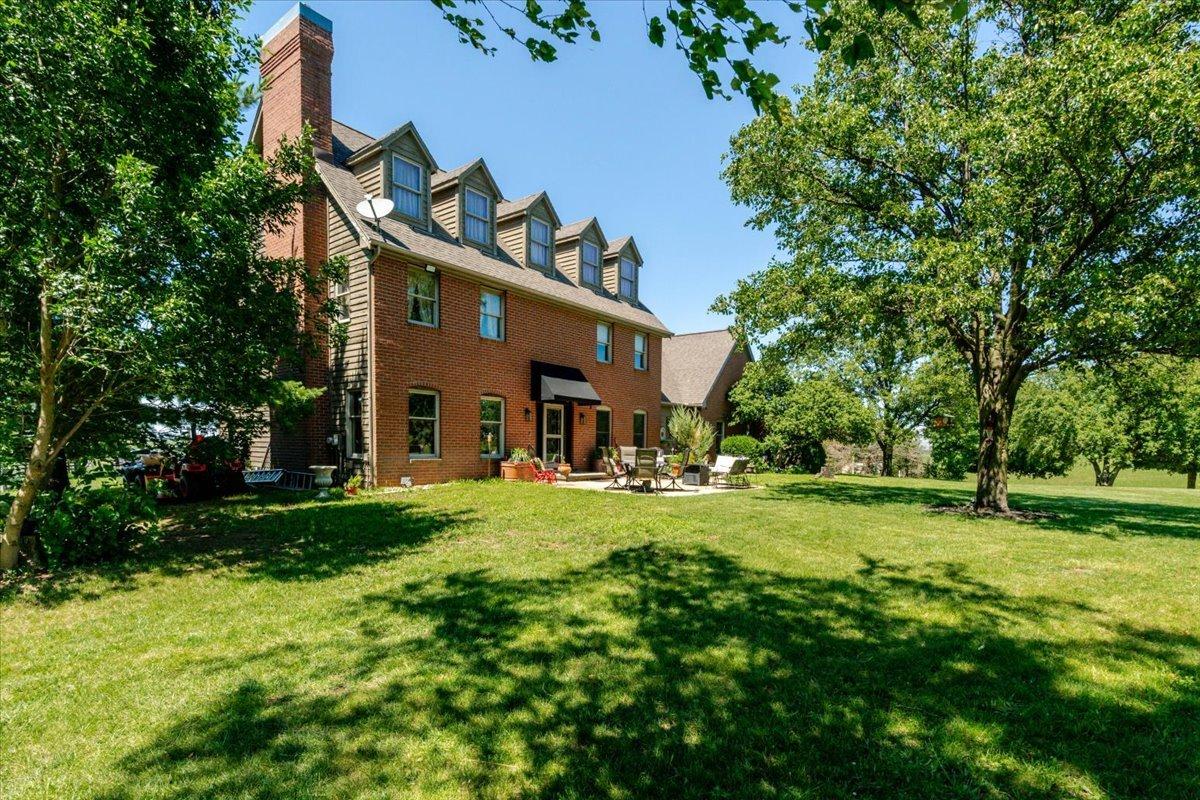 7490 E 700 North Rd., Mclean, IL 61754