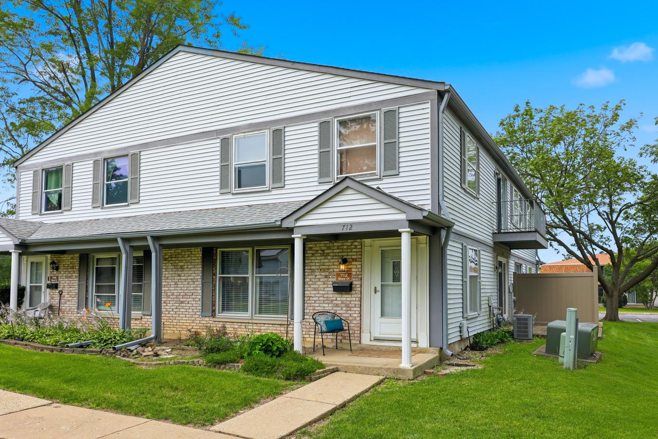 712 Shaw Ct., Schaumburg, IL 60194