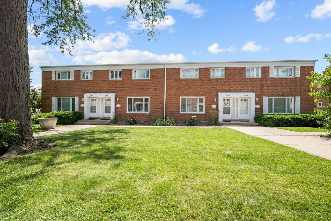 1050 Higgins Rd. #B, Park Ridge, IL 60068