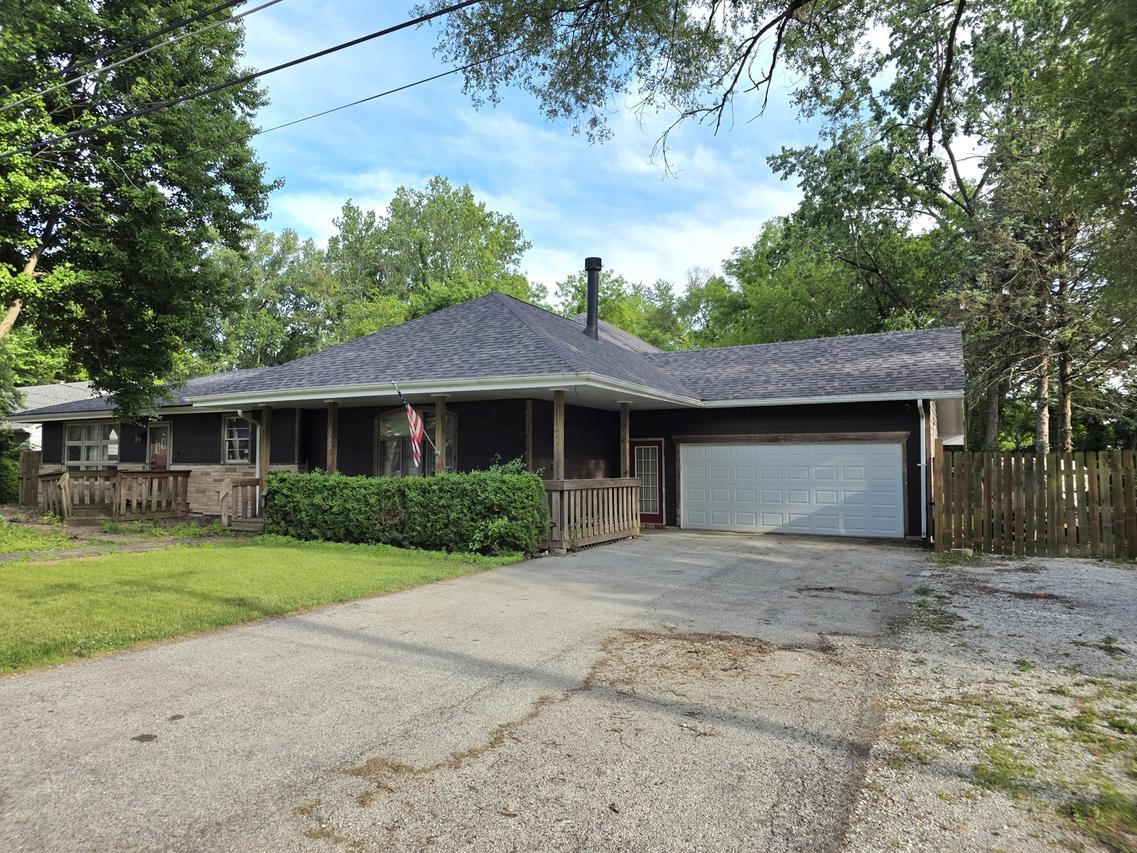 132 W 4th Ave., New Lenox, IL 60451