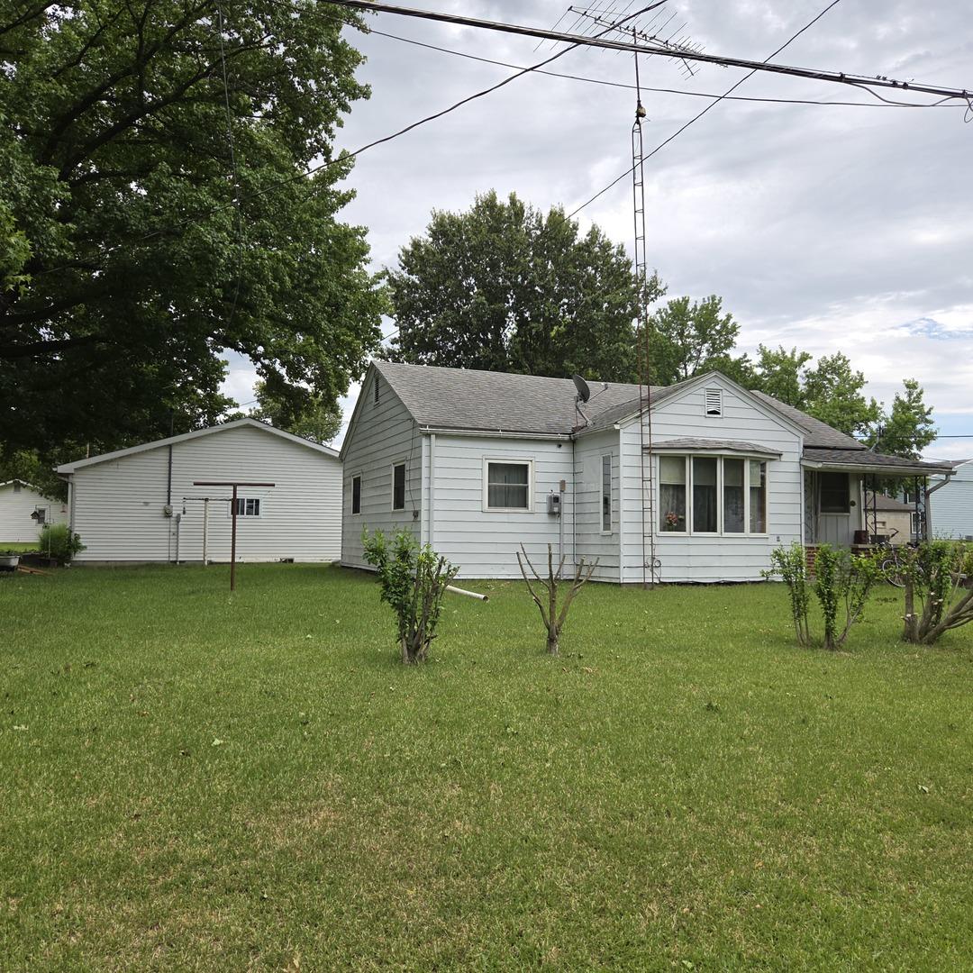 413 S Broadway St., Sesser, IL 62884