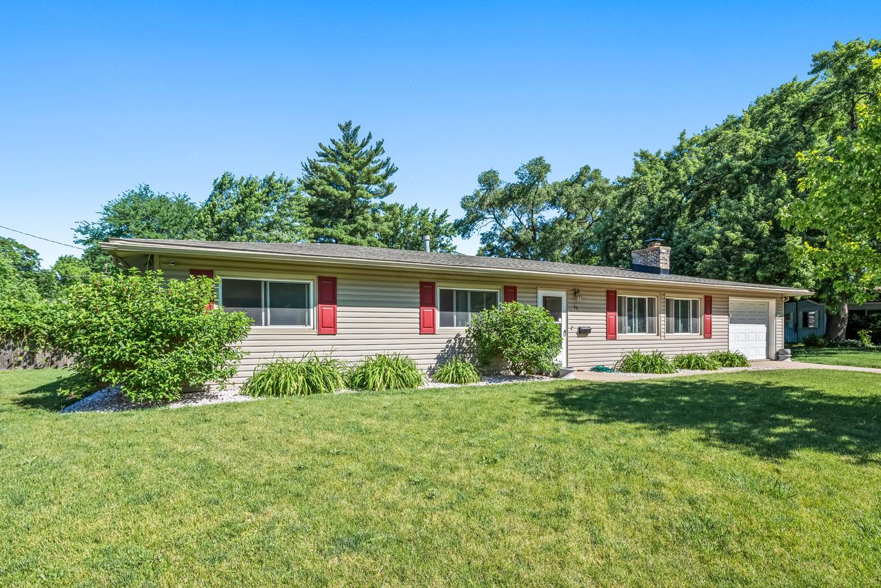 11 Scarsdale Rd., Montgomery, IL 60538