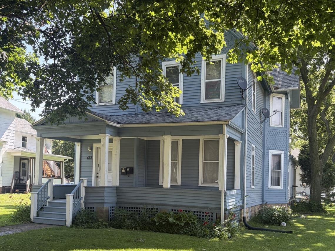 432 S 4th St., Aurora, IL 60505