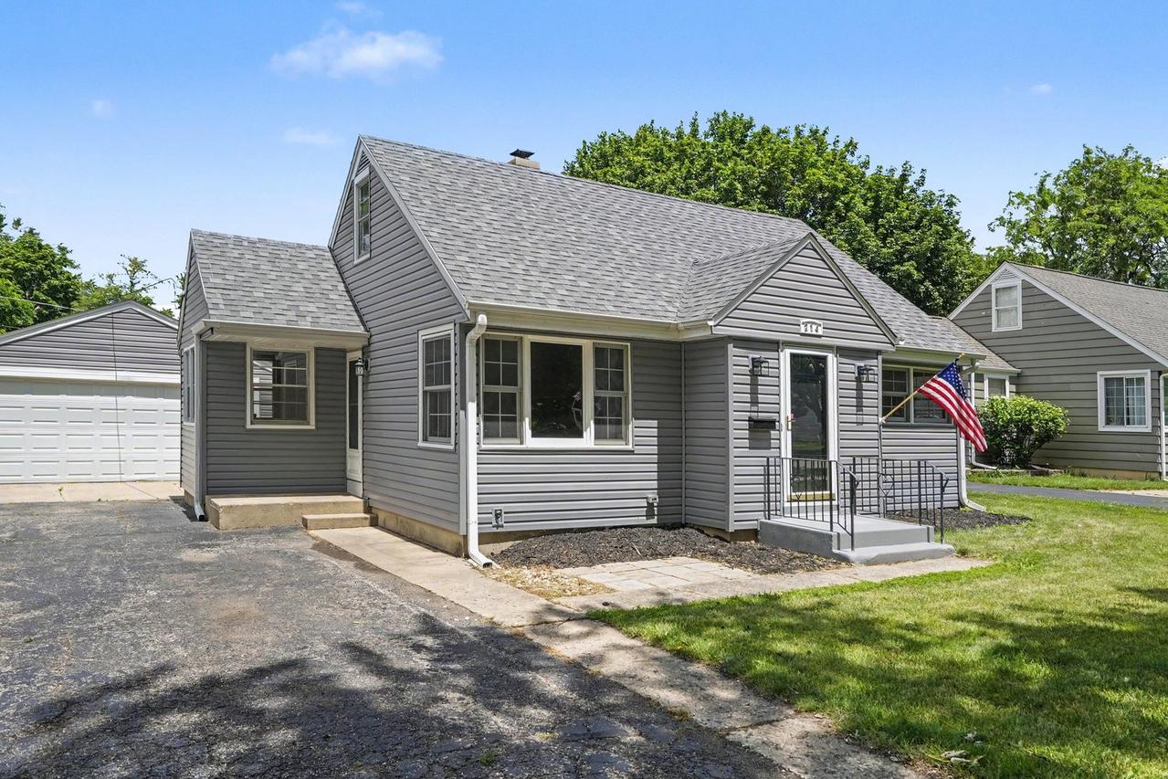 214 Pearl St., Cary, IL 60013