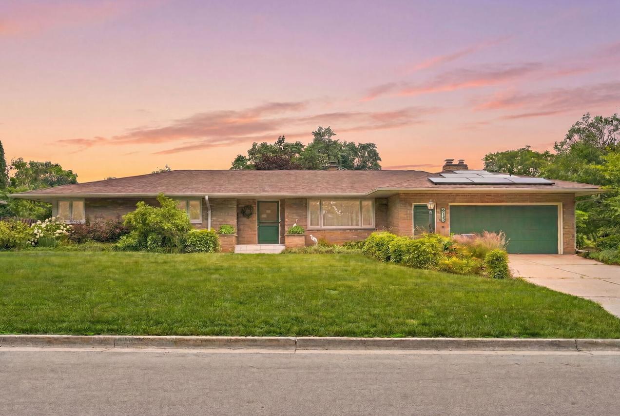 525 E High St., Sycamore, IL 60178