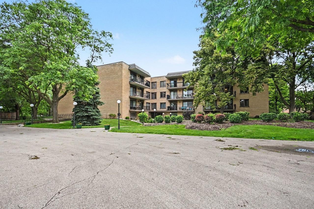 6935 N Milwaukee Ave. #204, Niles, IL 60714