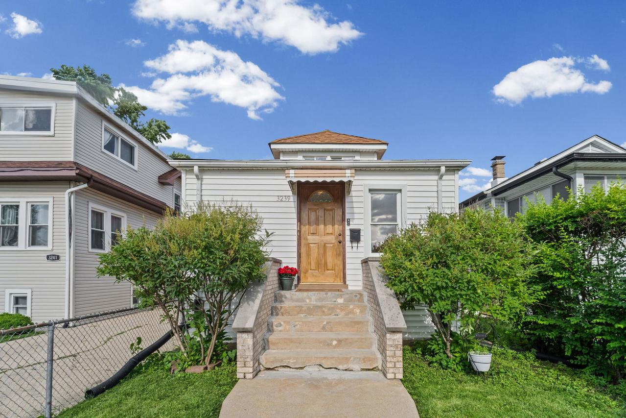 3239 N Osceola Ave., Chicago, IL 60634