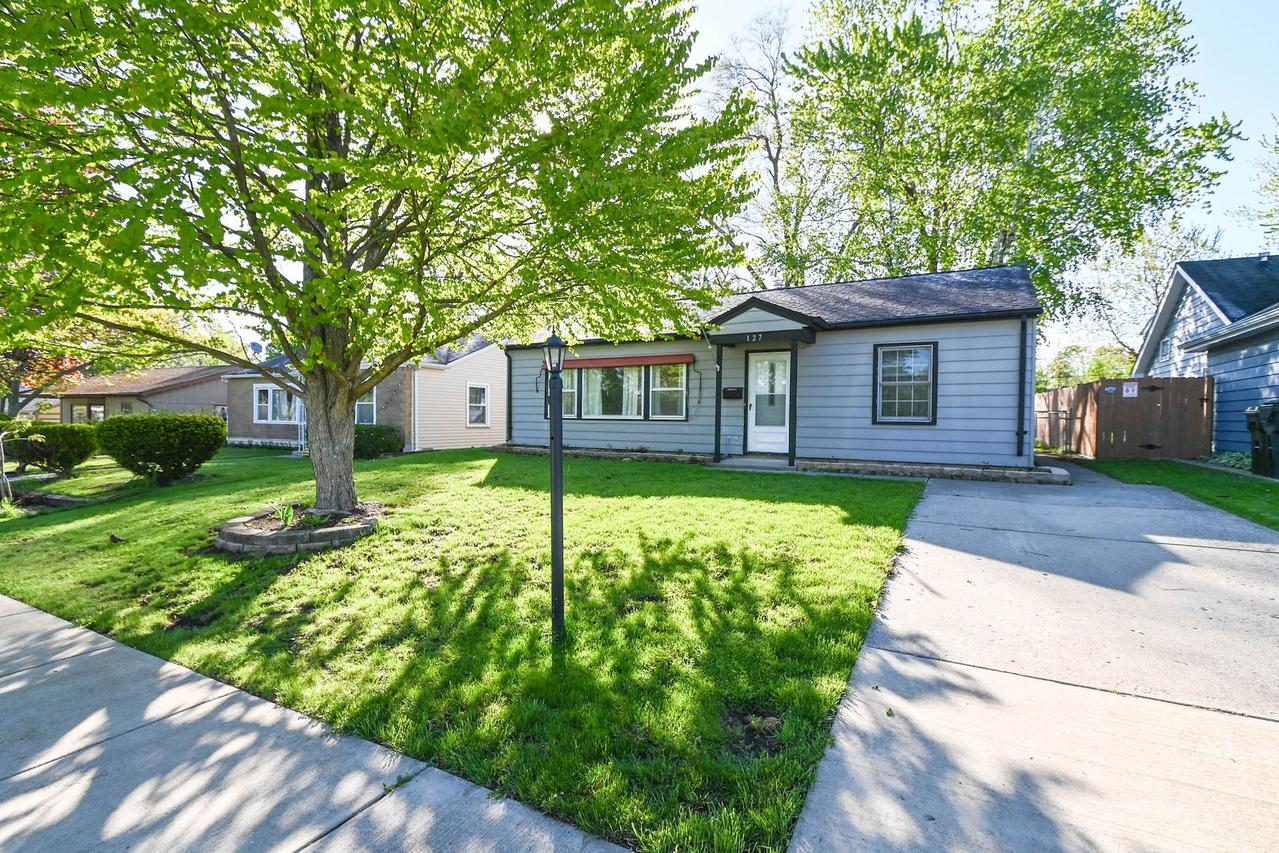 127 S Hawthorne Blvd., Mundelein, IL 60060