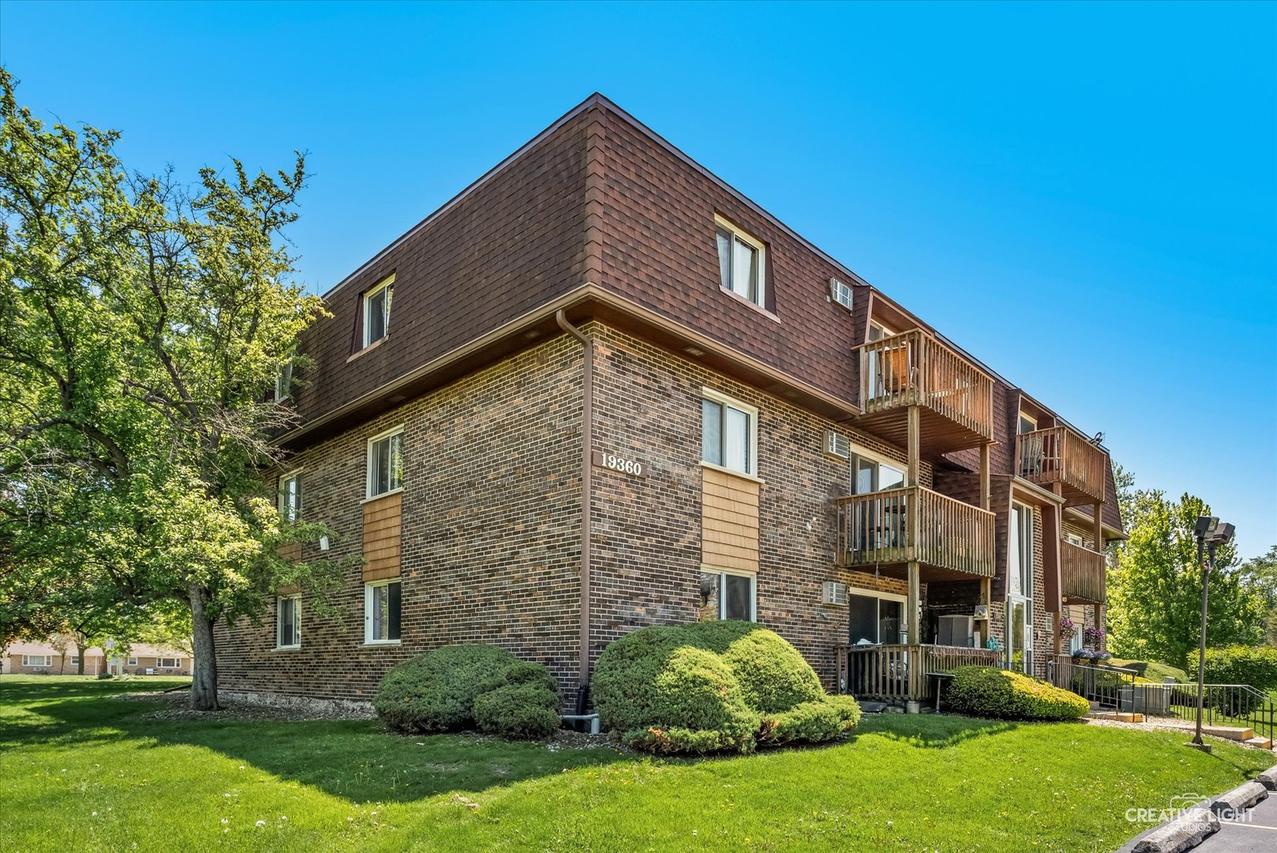 19360 Wolf Rd. #9, Mokena, IL 60448