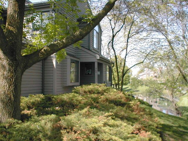 960 Shoreline Rd. #897, Lake Barrington, IL 60010