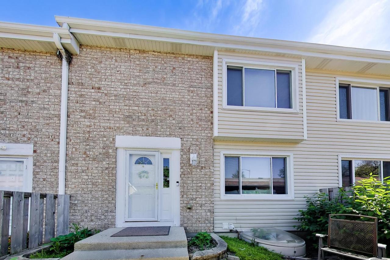 289 Barclay Dr., Glendale Heights, IL 60139