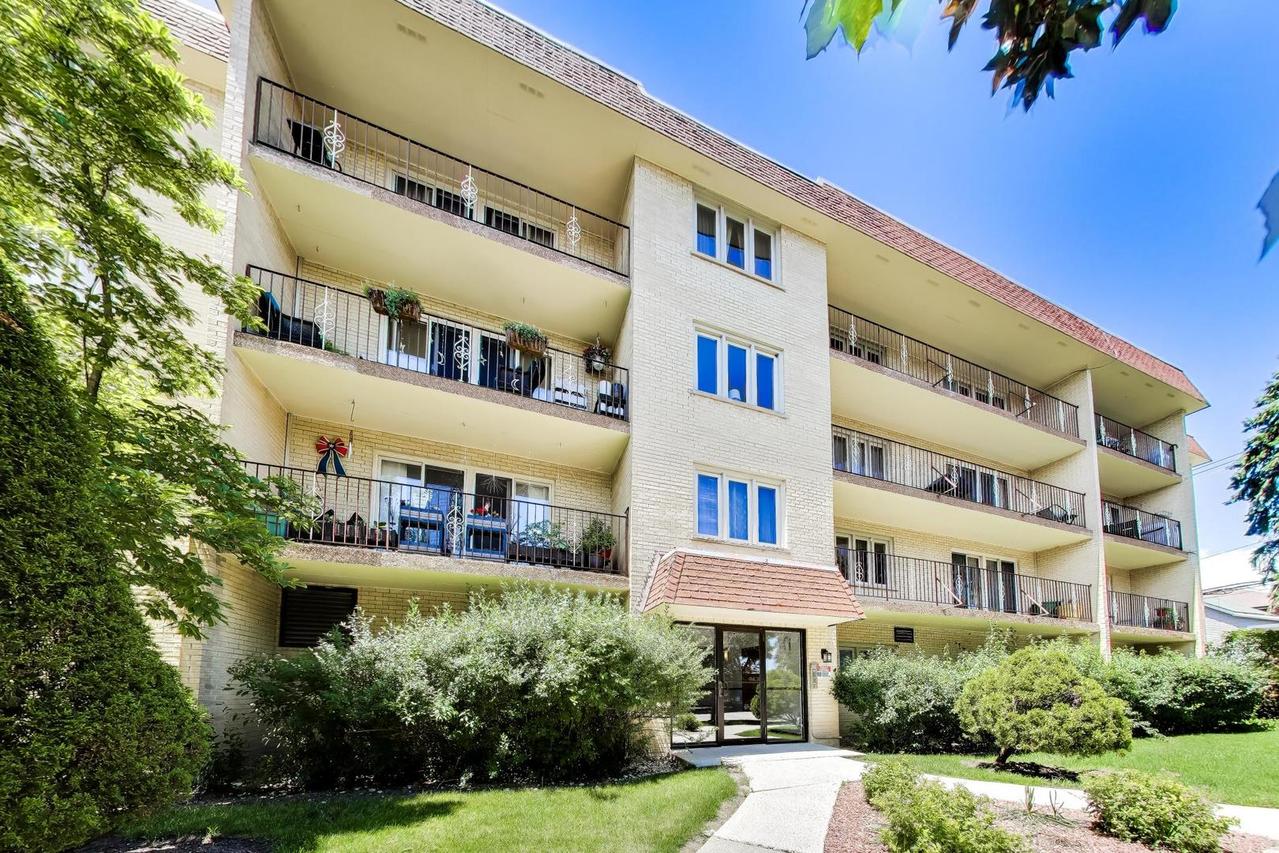 6300 W Montrose Ave. #305, Chicago, IL 60634