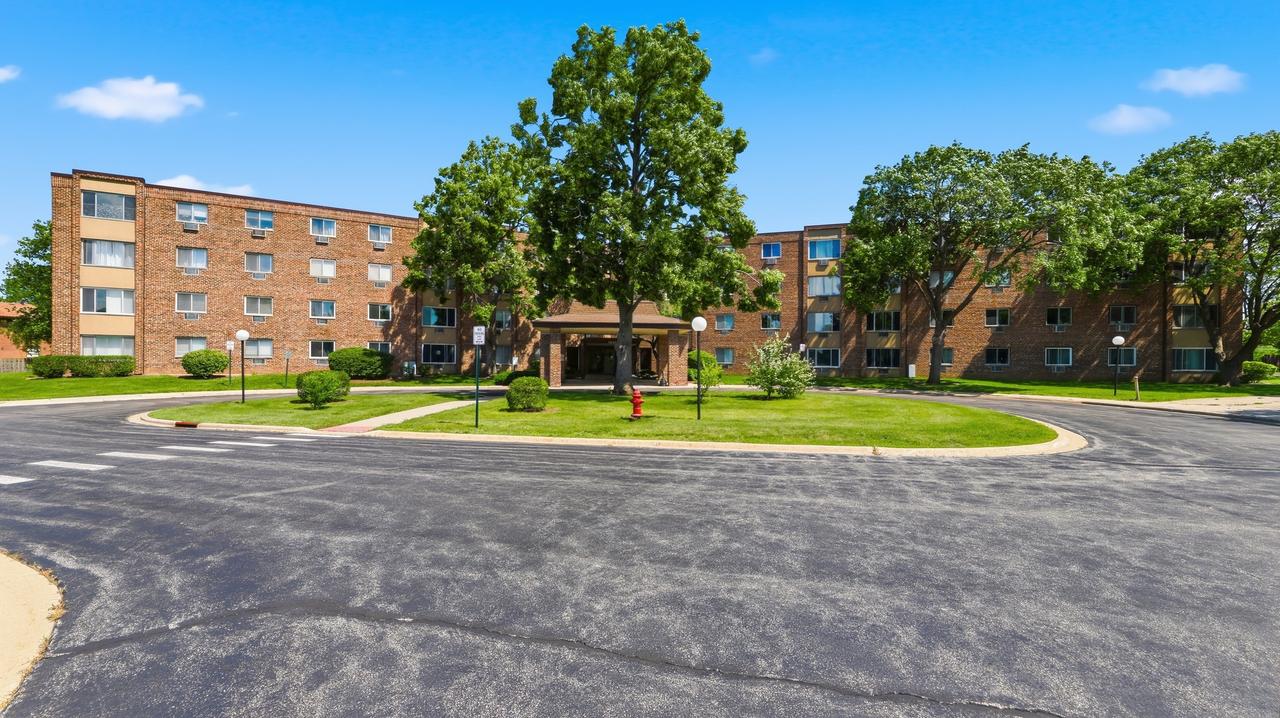1880 Bonnie Ln. #203, Hoffman Estates, IL 60169