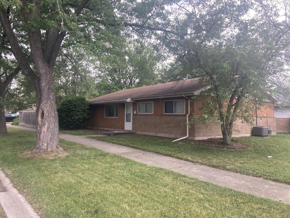 17246 Community St., Lansing, IL 60438