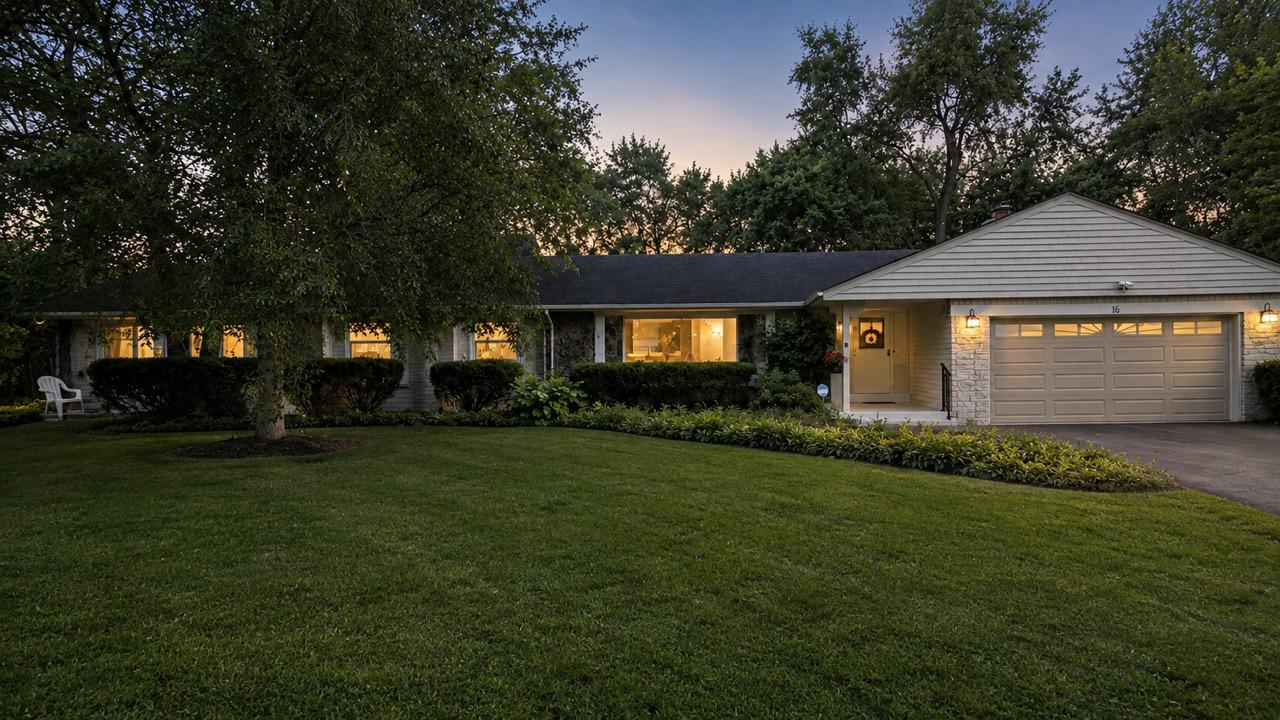 16 Falkirk Rd., Hawthorn Woods, IL 60047