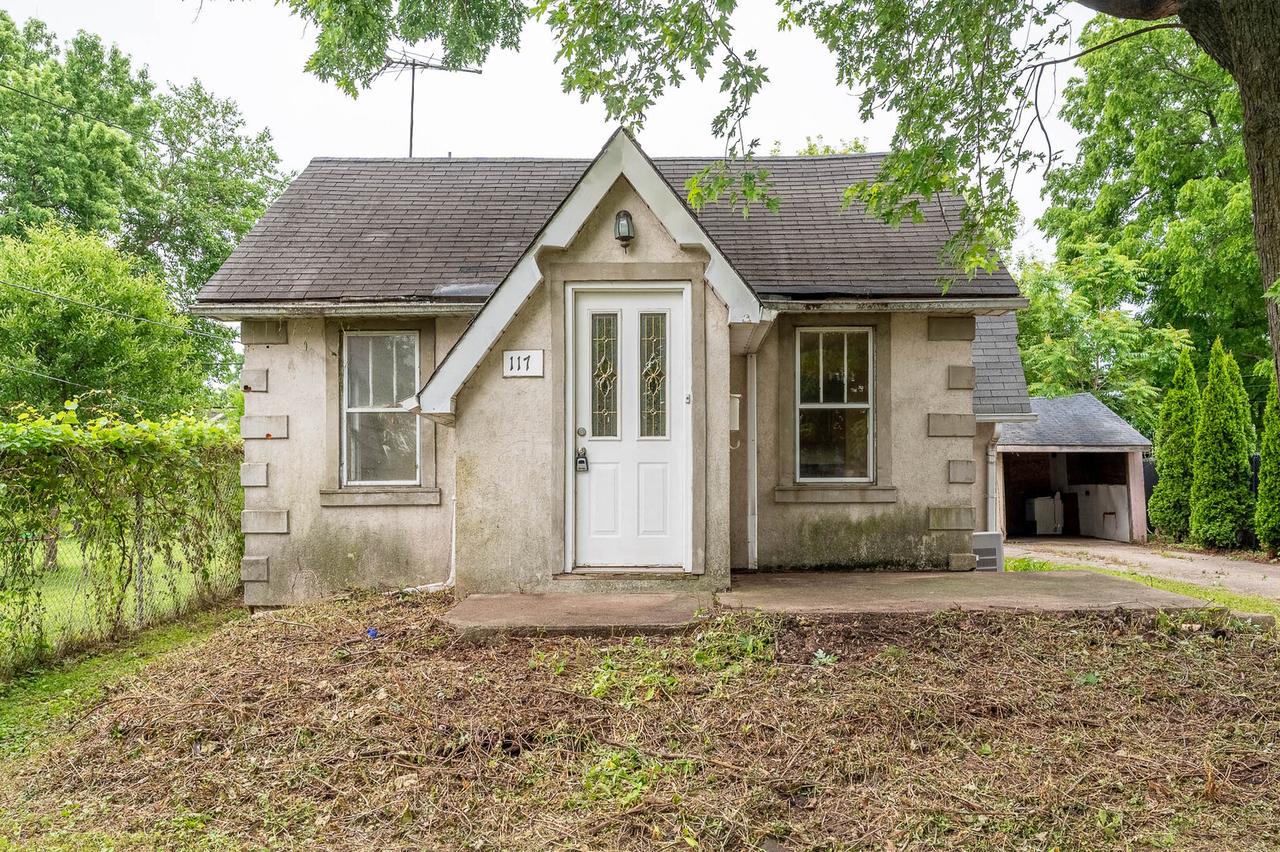 117 E Quincy St., Westmont, IL 60559