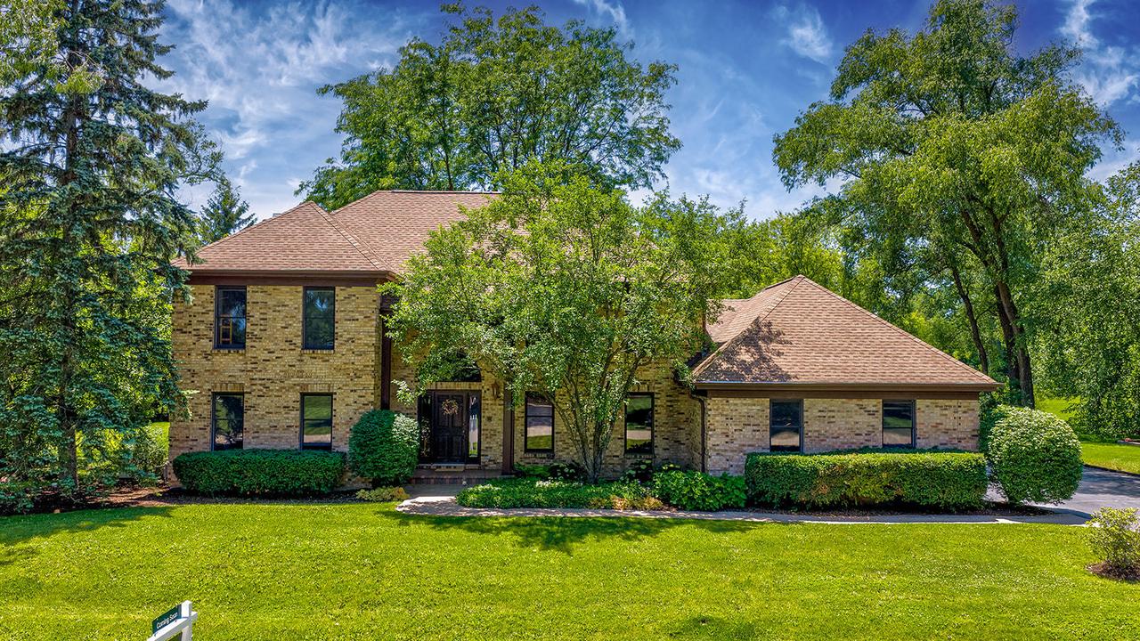 14 James Dr., Hawthorn Woods, IL 60047