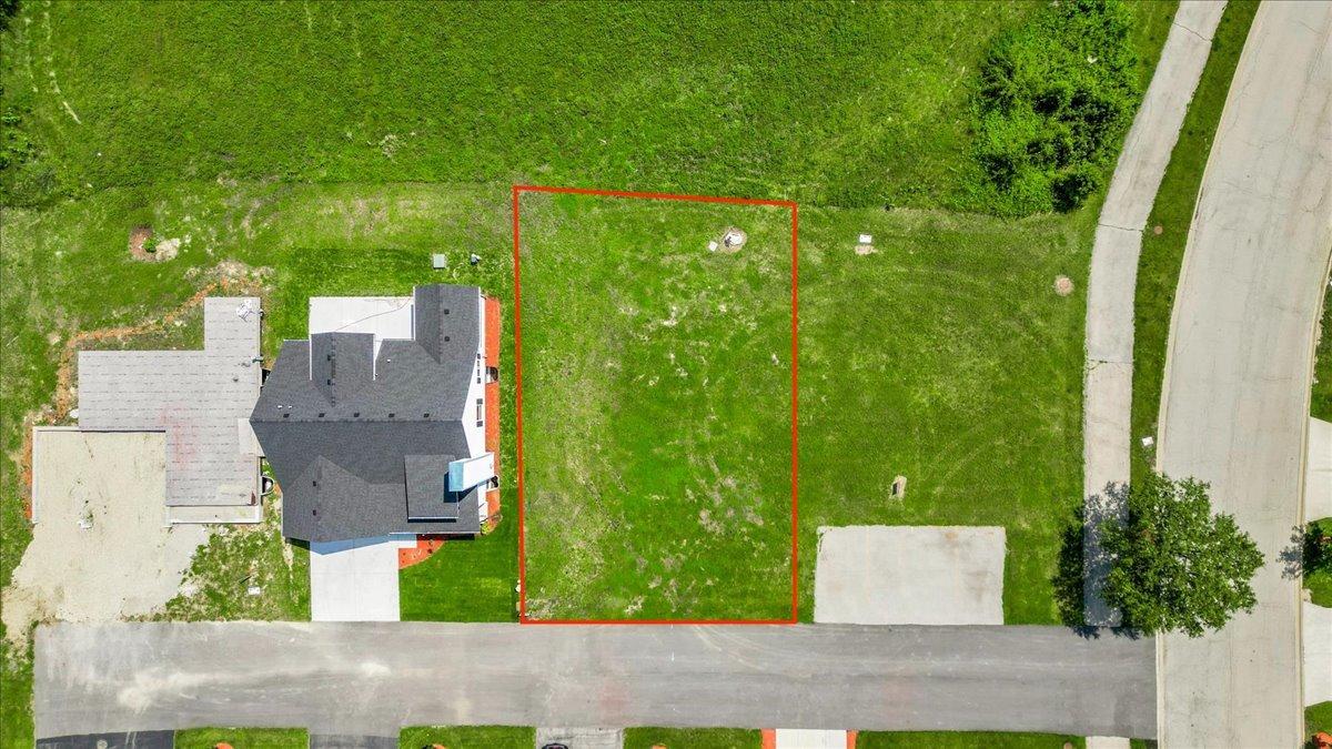 2076 Waters Edge Dr., Minooka, IL 60447
