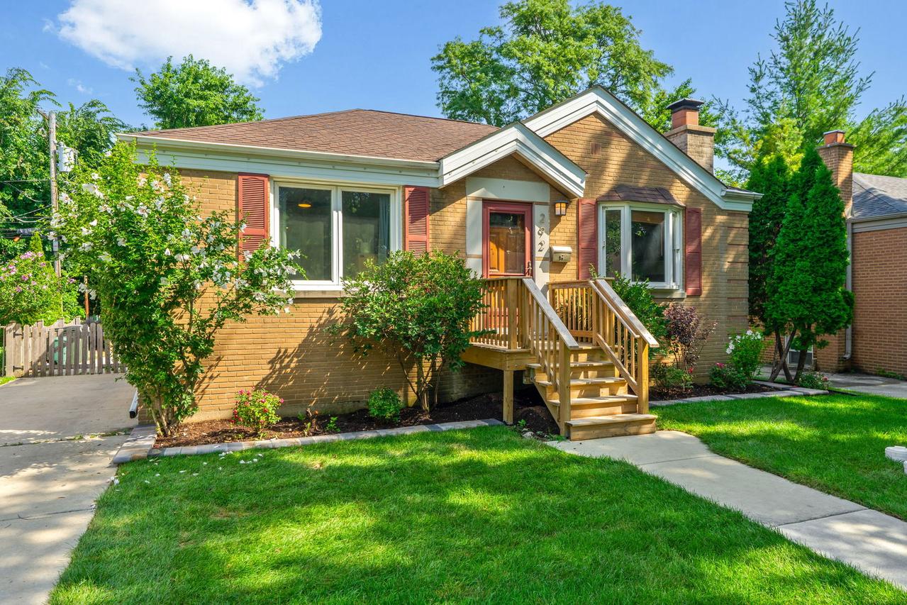 292 E Burlington St., Riverside, IL 60546